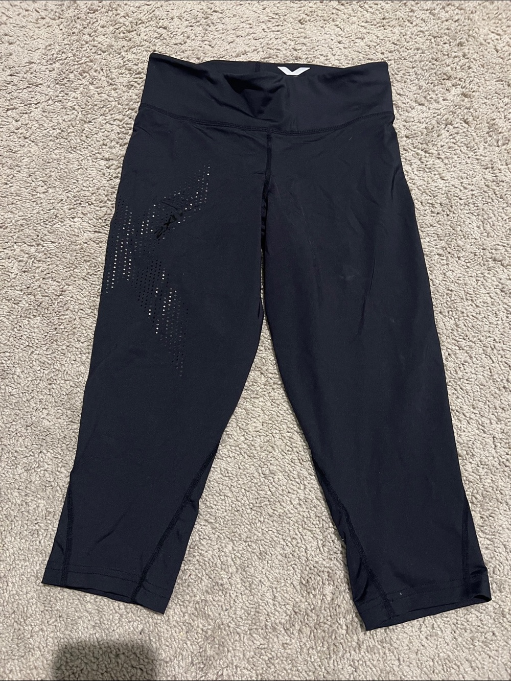 Black 2XU compression capri leggings